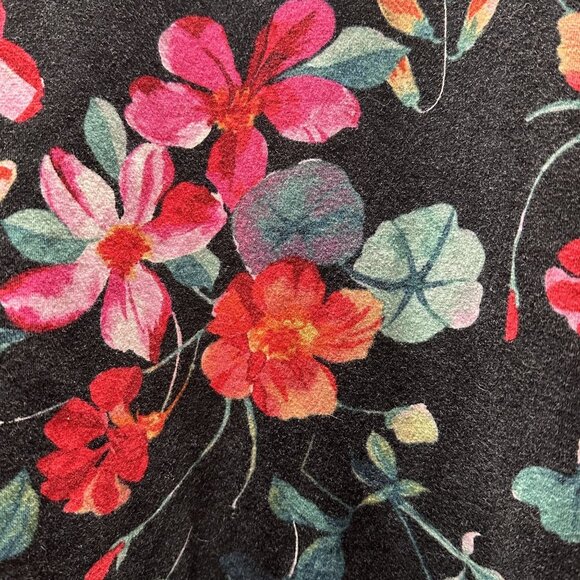 Catherines Petite Black Floral‎ Pull Over Blouse V Neck Flowy Comfort Size 2X WP - Picture 3 of 8